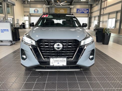 Certified 2024 Nissan Kicks SR FWD image 2