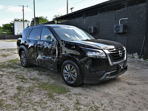 Used 2022 Nissan Pathfinder SV w/ SV Premium Package FWD image 2