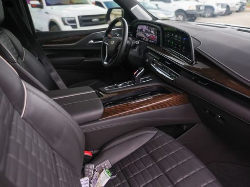 Used 2024 Cadillac Escalade Sport Platinum w/ LPO, ONYX Package AWD/4WD image 32