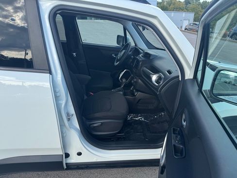 Used 2021 Jeep Renegade Latitude image 19