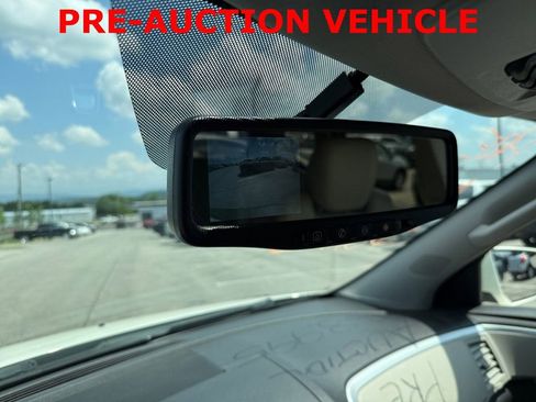 Used 2011 Chevrolet Traverse LTZ AWD/4WD image 17