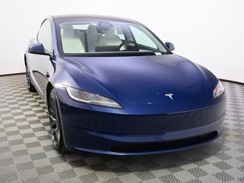 Used 2025 Tesla Model 3 Long Range image 9