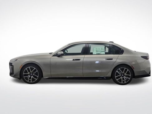 Used 2025 BMW 760i xDrive w/ Executive Package AWD/4WD image 2
