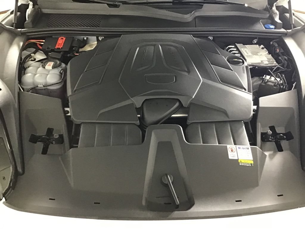 Certified 2024 Porsche Cayenne AWD/4WD image 18