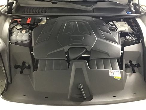 Certified 2024 Porsche Cayenne AWD/4WD image 18