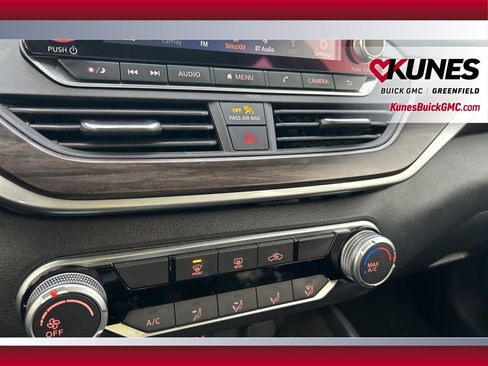 Used 2025 Nissan Altima 2.5 SV image 24