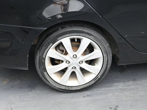 Used 2013 Hyundai Accent GLS w/ Premium Pkg FWD image 11