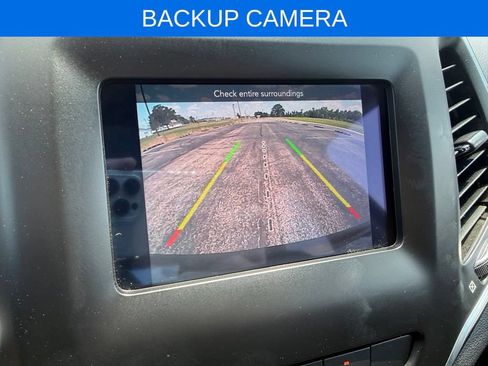 Used 2021 Jeep Cherokee Latitude Lux FWD image 7