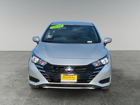 Used 2023 Nissan Versa SV image 8