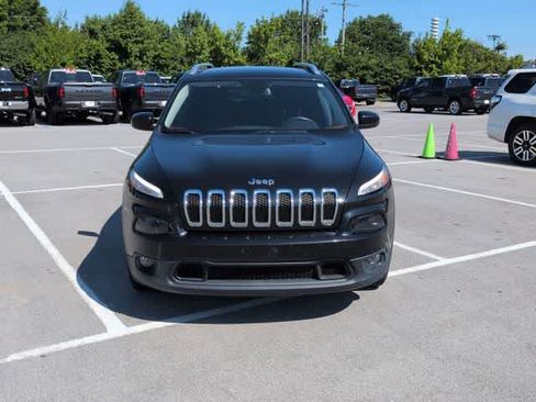 Used 2016 Jeep Cherokee Latitude FWD image 3