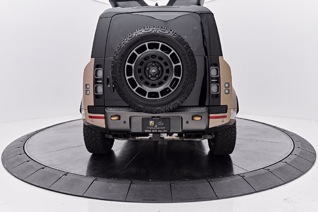 Used 2025 Land Rover Defender 110 AWD/4WD image 12