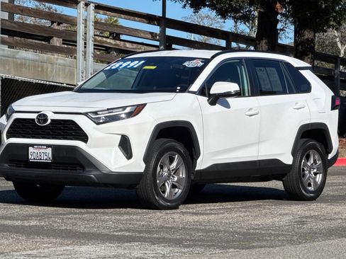 Used 2022 Toyota RAV4 XLE image 8