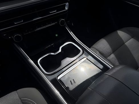 Used 2024 Chevrolet Traverse LT image 29