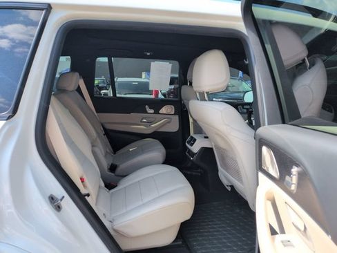 Used 2024 Mercedes-Benz GLS 450 4MATIC image 15