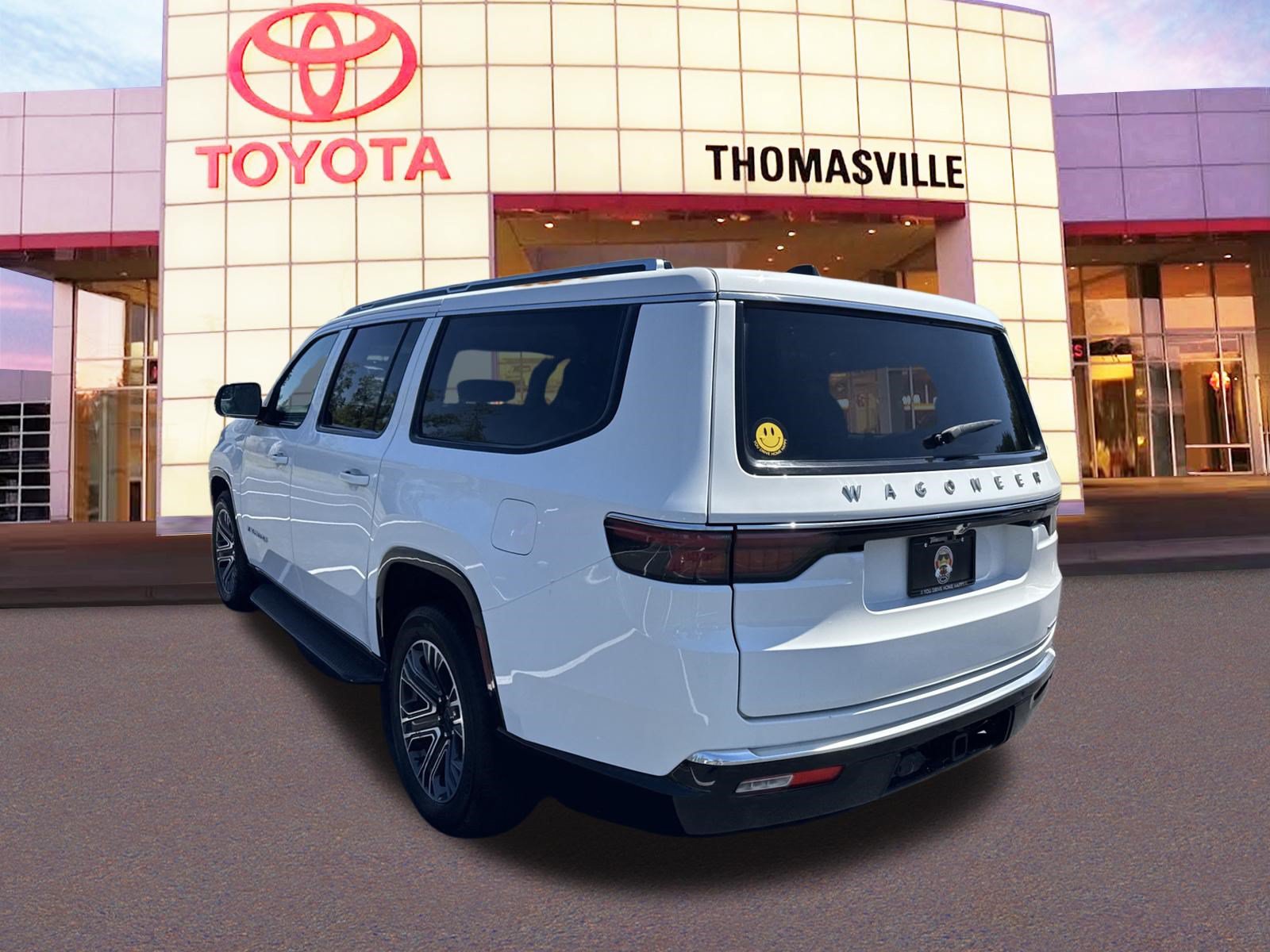 Used 2024 Jeep Wagoneer L Series II AWD/4WD image 7