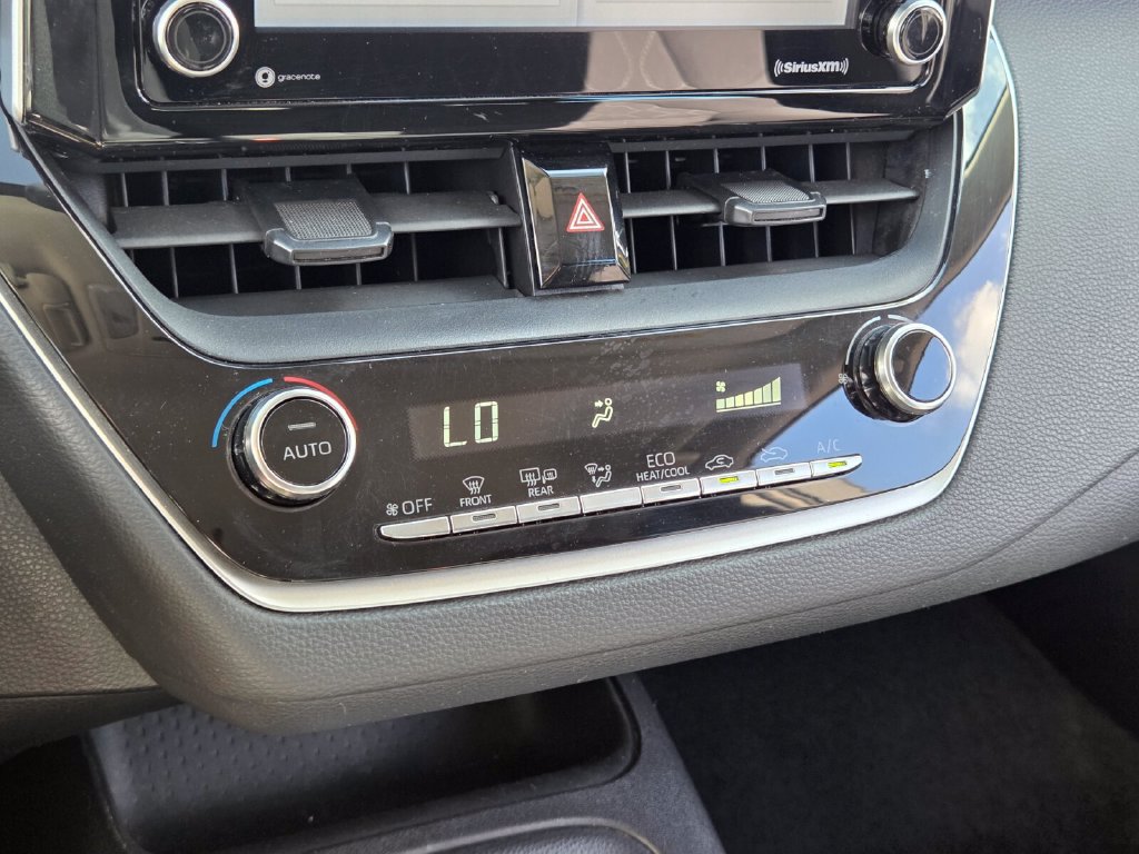 Used 2021 Toyota Corolla LE FWD image 27