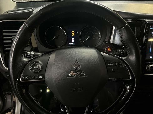 Used 2020 Mitsubishi Outlander LE AWD/4WD image 14