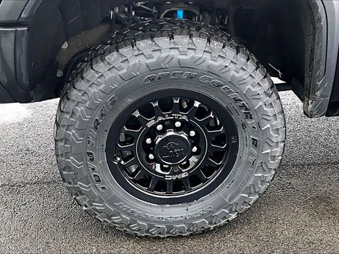 Used 2025 GMC Sierra 2500 AT4X w/ AT4X AEV Edition image 9