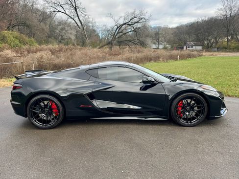 Used 2025 Chevrolet Corvette Z06 image 3