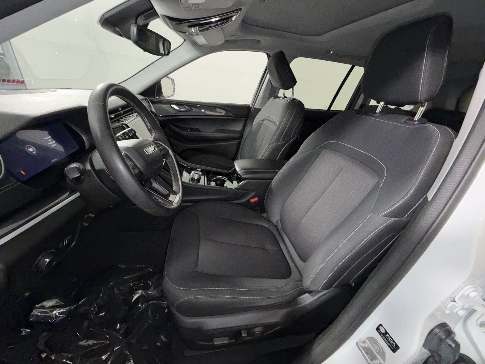 Used 2023 Jeep Grand Cherokee Laredo AWD/4WD image 13