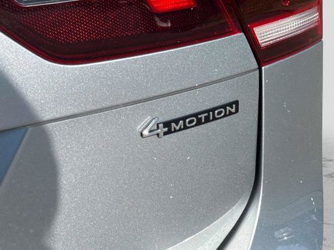 Used 2024 Volkswagen Tiguan SE AWD/4WD image 11