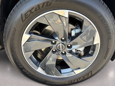 Used 2025 Nissan Rogue SV AWD/4WD image 11