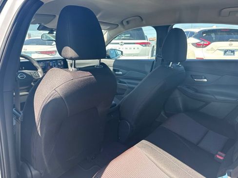 New 2026 Nissan Sentra SR FWD image 15