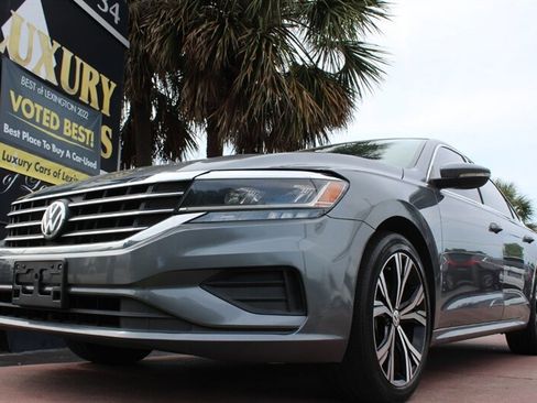 Used 2022 Volkswagen Passat 2.0T SE FWD image 1