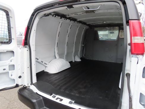 Used 2013 Chevrolet Express 2500 image 15