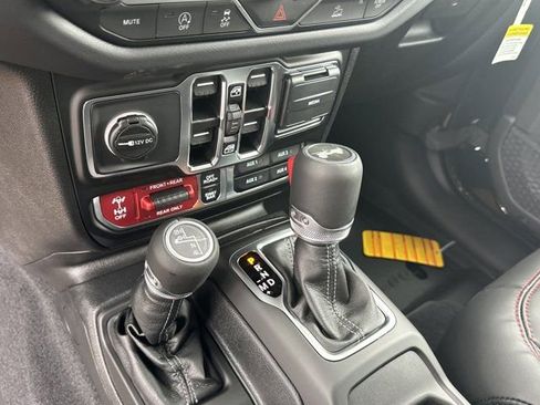 New 2025 Jeep Wrangler Unlimited Rubicon w/ XTREMEE 35" Tire Package image 27