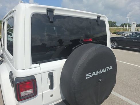 Used 2019 Jeep Wrangler Unlimited Sahara w/ Cold Weather Group AWD/4WD image 6