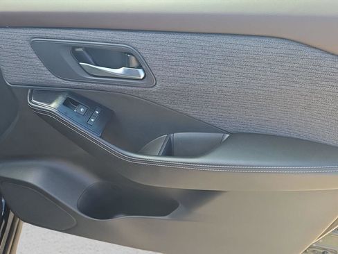 Used 2023 Nissan Rogue SV FWD image 28