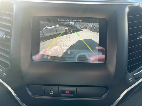 Used 2020 Jeep Cherokee Latitude Plus image 29