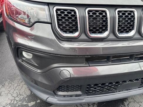 Used 2023 Jeep Compass Latitude AWD/4WD image 9