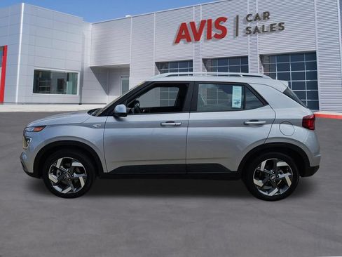 Used 2025 Hyundai Venue SEL FWD image 2