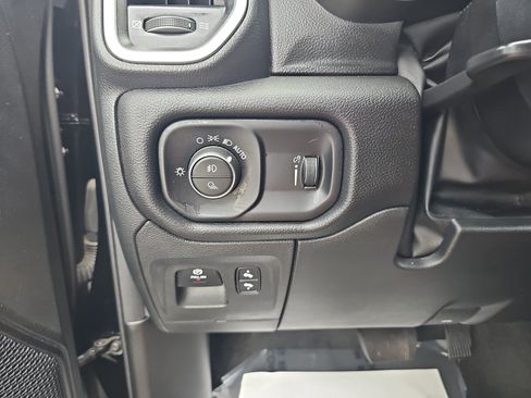 Used 2023 RAM 1500 Big Horn AWD/4WD image 32