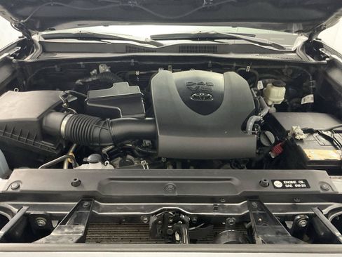 Used 2019 Toyota Tacoma SR5 AWD/4WD image 20
