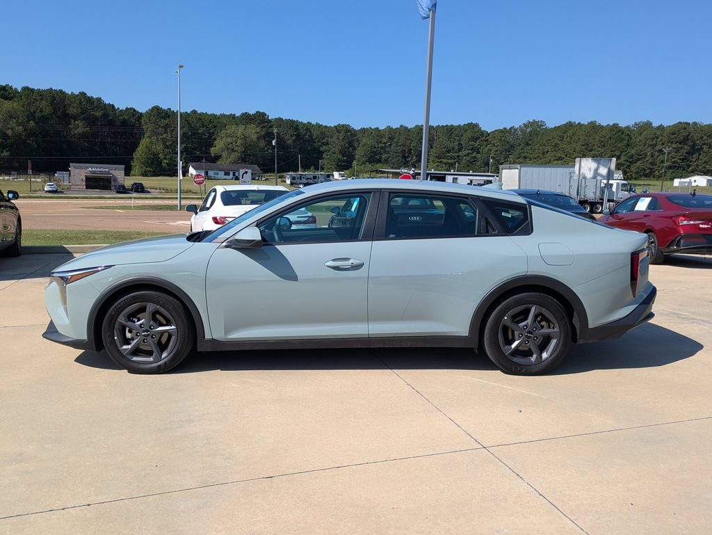 Used 2025 Kia K4 FWD image 2