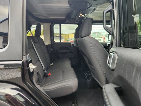 Used 2020 Jeep Wrangler Unlimited Sahara image 44