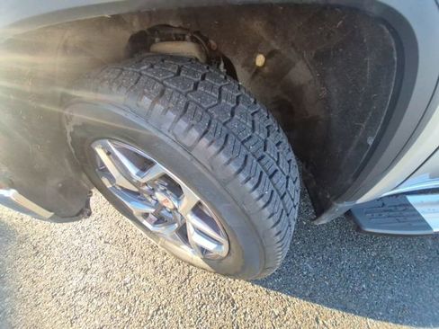 Used 2022 GMC Sierra 1500 SLT image 36