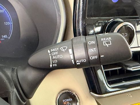Used 2023 Toyota Highlander Platinum FWD image 26