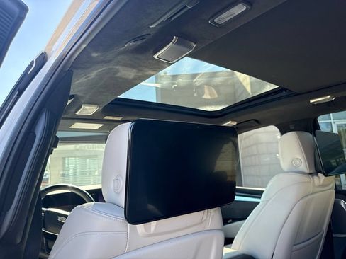 Used 2025 Cadillac Escalade V AWD/4WD image 7