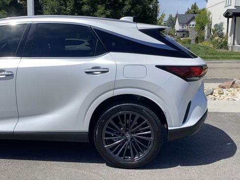 Used 2026 Lexus RX 450h AWD w/ Convenience Package image 4