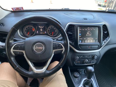 Used 2018 Jeep Cherokee Latitude Plus w/ Cold Weather Group AWD/4WD image 13