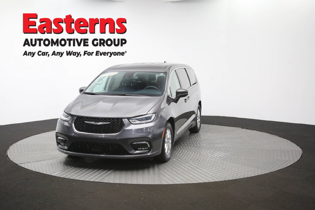 Used 2023 Chrysler Pacifica Touring-L FWD image 56