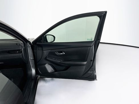 Used 2025 Nissan Sentra SV FWD image 29