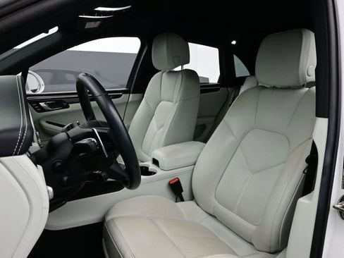 Certified 2023 Porsche Macan S AWD/4WD image 5