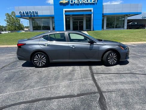 Used 2025 Nissan Altima 2.5 SV FWD image 8