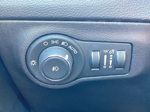 Used 2020 Jeep Compass Limited image 17