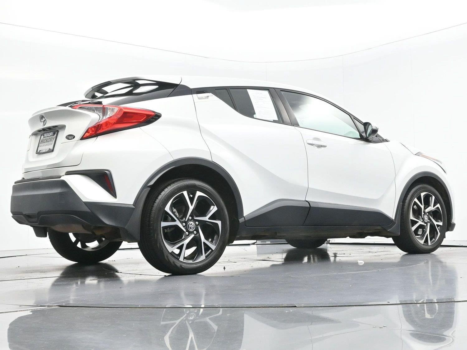 Used 2022 Toyota C-HR XLE FWD image 46